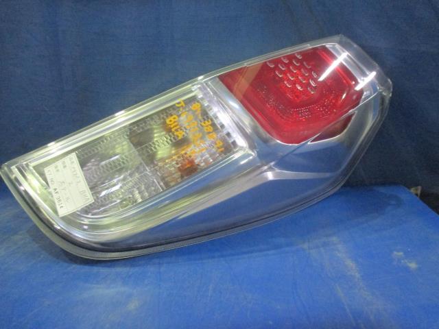 【中古】中古部品 ｅＫスペース B11A 右ﾃｰﾙﾗﾝﾌﾟ 【3310160100-001567950915500】