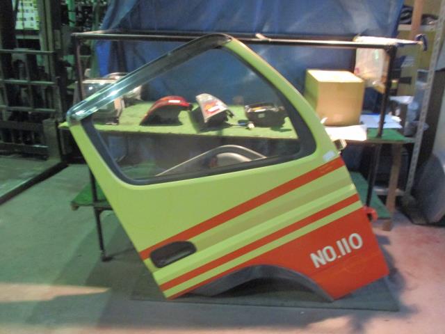 【中古】中古部品 キャンター FD70AB 右ﾌﾛﾝﾄﾄﾞｱ 【3310160100-001472674813100】