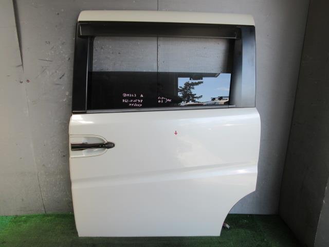 【中古】中古部品 ステップワゴン RG1 左ﾘｱﾄﾞｱ 【3330560100-240522000413400】