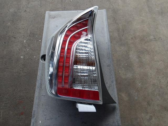 【中古】中古部品 プリウス ZVW30 左ﾃｰﾙﾗﾝﾌﾟ 【3340080100-240522000215600】