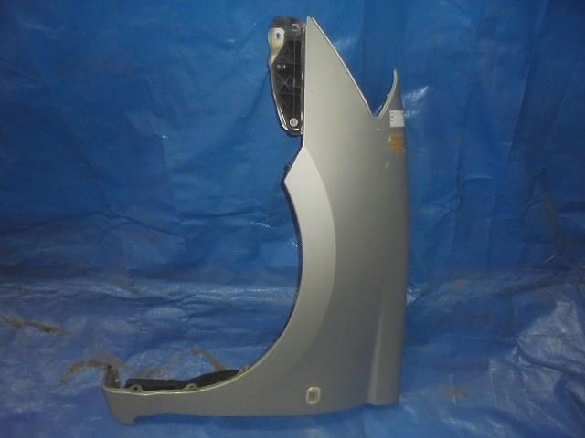 【中古】中古部品 カルディナ AZT241W 左ﾌﾛﾝﾄﾌｪﾝﾀﾞｰ 【3310160100-001302419510700】
