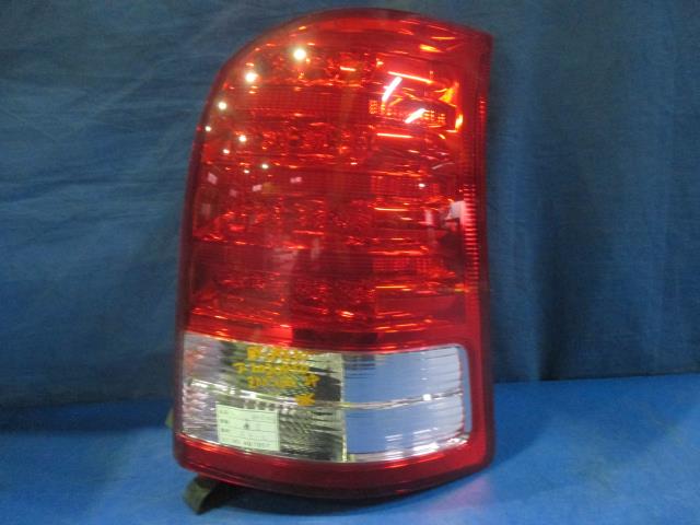 【中古】中古部品 ウィッシュ ZNE10G 右ﾃｰﾙﾗﾝﾌﾟ 【3310160100-001628673915500】
