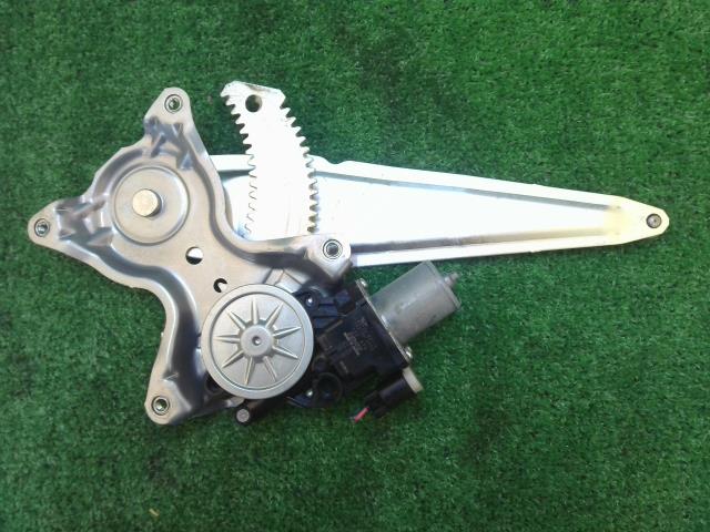 【中古】中古部品 ムーヴ LA150S 右ﾘｱﾄﾞｱﾚｷﾞｭﾚｰﾀ･ﾓｰﾀｰ 【3260240000-240522000113320】
