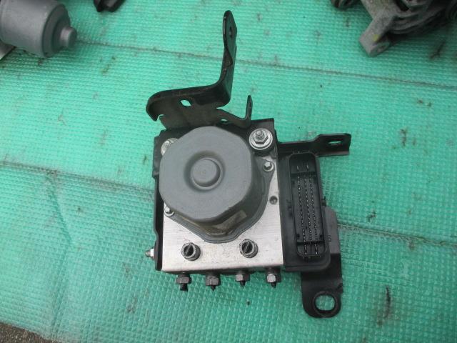 【中古】中古部品 プジョー 308 T9WHN02 ABSｱｸﾁｭｴｰﾀｰ 【3310190100-000244001242500】｜e-cleマート