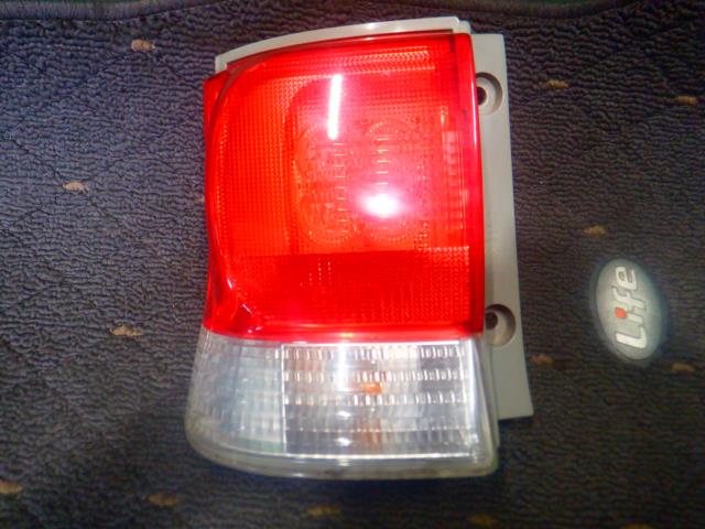 【中古】中古部品 タント L375S 左ﾃｰﾙﾗﾝﾌﾟ 【3340140100-000024128515600】
