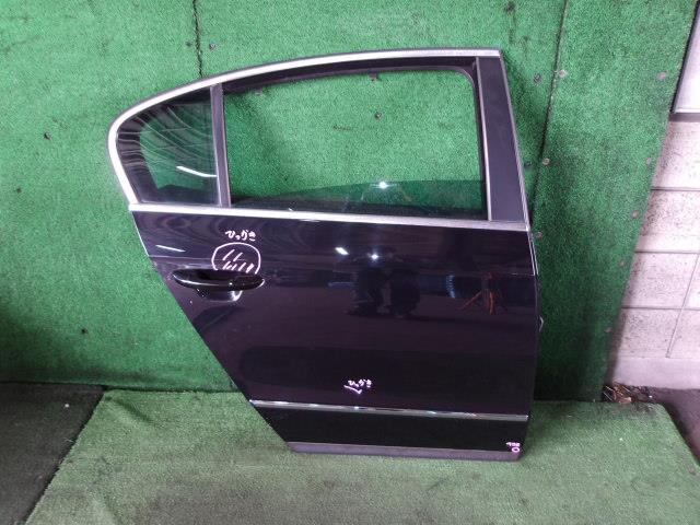 【中古】中古部品 VW パサート 3CAXZF 右ﾘｱﾄﾞｱ 【3340220100-000225037113300】