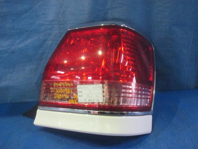 【中古】中古部品 クラウン JZS171 右テールランプ 【3310160100-001636529015500】