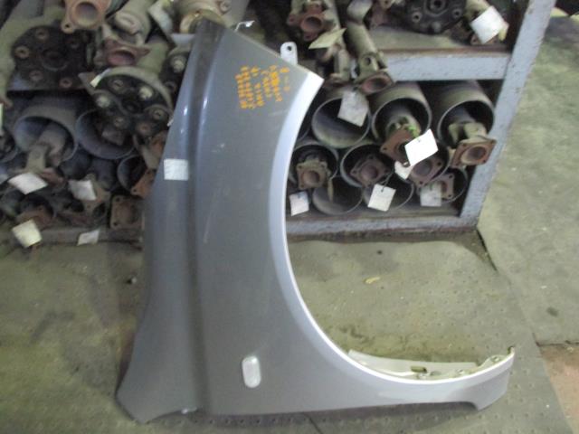 【中古】中古部品 マーチ AK12 右ﾌﾛﾝﾄﾌｪﾝﾀﾞｰ 【3310160100-001495869610600】