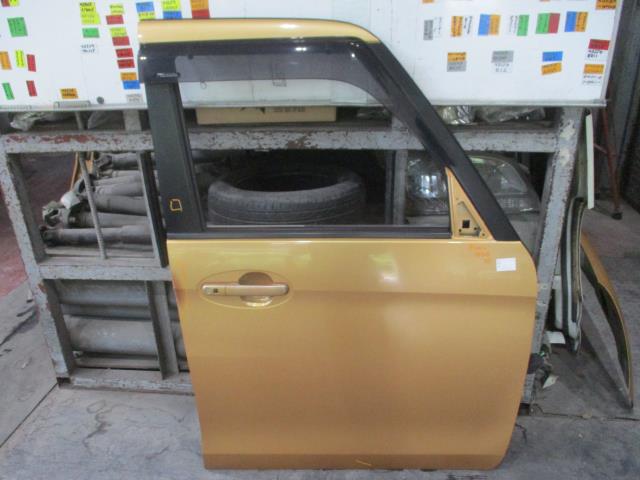 【中古】中古部品 スペーシア MK32S 右ﾌﾛﾝﾄﾄﾞｱ 【3310160100-000004361613100】