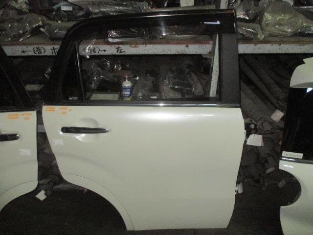 【中古】中古部品 キャスト LA250S 右ﾘｱﾄﾞｱ 【3310160100-001641744813300】
