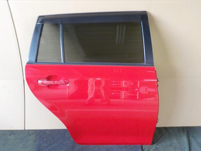 【中古】中古部品 カローラフィールダー NKE165G 右ﾘｱﾄﾞｱ 【3260200000-240523000113300】