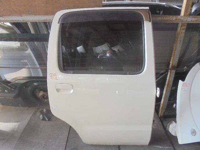 【中古】中古部品 ムーヴラテ L550S 右ﾘｱﾄﾞｱ 【3310160100-001245233713300】
