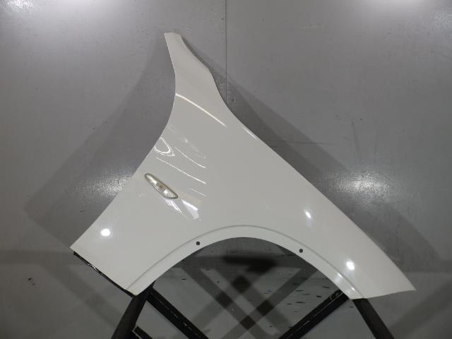 【中古】中古部品 BMW X1 VL18 右ﾌﾛﾝﾄﾌｪﾝﾀﾞｰ 【3260250000-000024091410600】