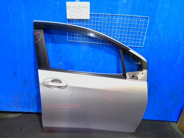 【中古】中古部品 ヴィッツ KSP130 右ﾌﾛﾝﾄﾄﾞｱ 【3310220100-240412000113100】