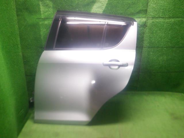 【中古】中古部品 スイフト ZD72S 左ﾘｱﾄﾞｱ 【3330420100-240522000213400】