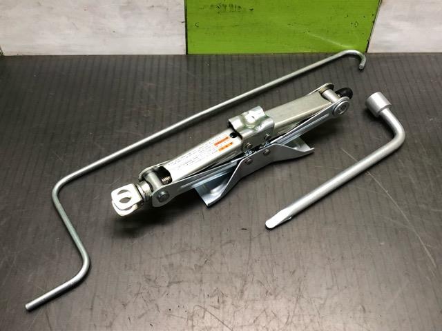 【中古】中古部品 エブリィ DA64V 車載工具 【3330530100-000005251777700】