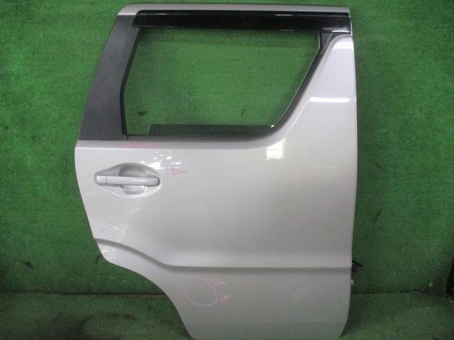 【中古】中古部品 ワゴンＲ MH85S 右ﾘｱﾄﾞｱ 【3500080000-240402000813300】 11,724円