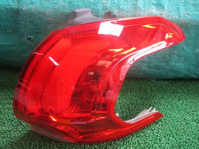【中古】中古部品 プジョー 2008 A94HM01 右ﾃｰﾙﾗﾝﾌﾟ 【3500080000-240118000115500】 6,688円