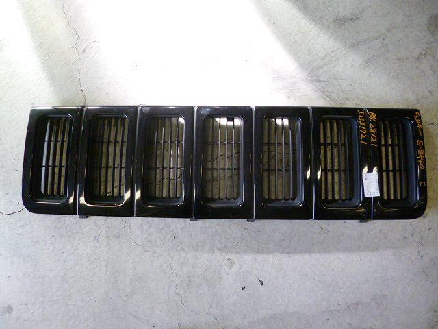 【中古】中古部品 ジープ グランドチェロキー ZG40 ラジエータグリル 【3310160100-001045960810400】