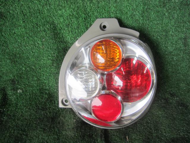 【中古】中古部品 ムーヴラテ L550S 右テールランプ 【3340240100-202400004915500】