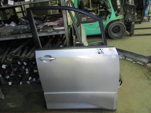 【中古】中古部品 ノア ZRR70W 右ﾌﾛﾝﾄﾄﾞｱ 【3310160100-001701537313100】