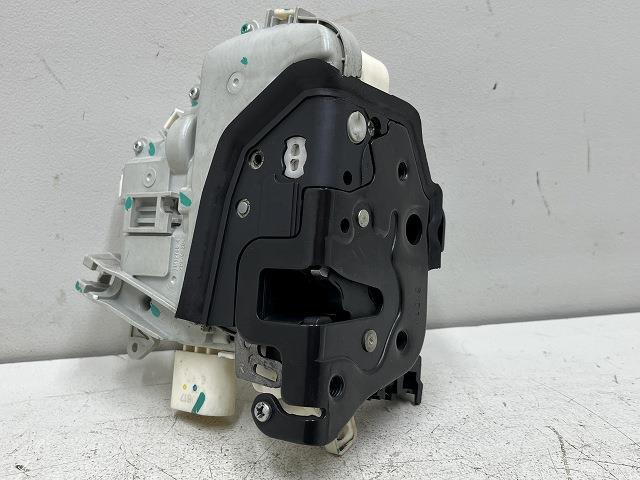 【中古】中古部品 アウディ A1 8XCAX 右フロントドアロックソレノイド 【3310070100-000090746064550】|e-cleマート