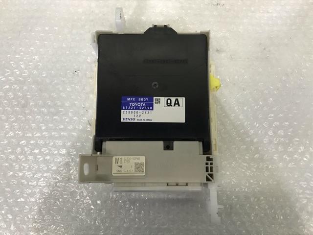 楽天市場】【中古】中古部品 アクア NHP10 ﾋｭｰｽﾞﾎﾞｯｸｽ