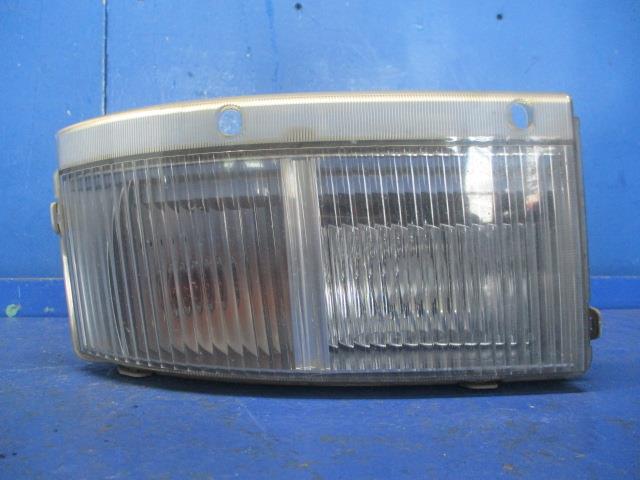 【中古】中古部品 いすゞトラクター EXD77AG 右フォグランプ 【3310270100-000014252810850】