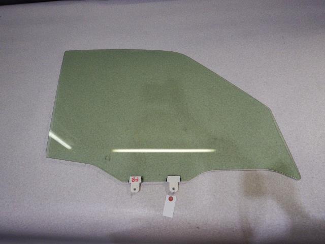 【中古】中古部品 セレナ GFC27 右ﾌﾛﾝﾄﾄﾞｱｶﾞﾗｽ 【3330810100-240611000213130】