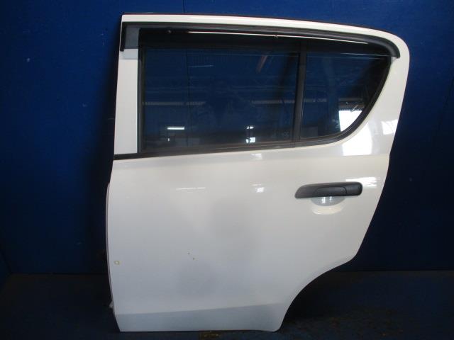 【中古】中古部品 アルト HA25V 左ﾘｱﾄﾞｱ 【3310270100-000014267413400】