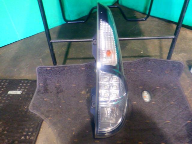 【中古】中古部品 ＭＲワゴン MF33S 右ﾃｰﾙﾗﾝﾌﾟ 【3340140100-000024150315500】
