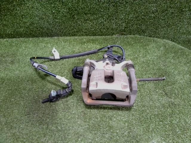【中古】中古部品 ヴェゼル RU3 右リアキャリパー 【3260300000-240620000944430】