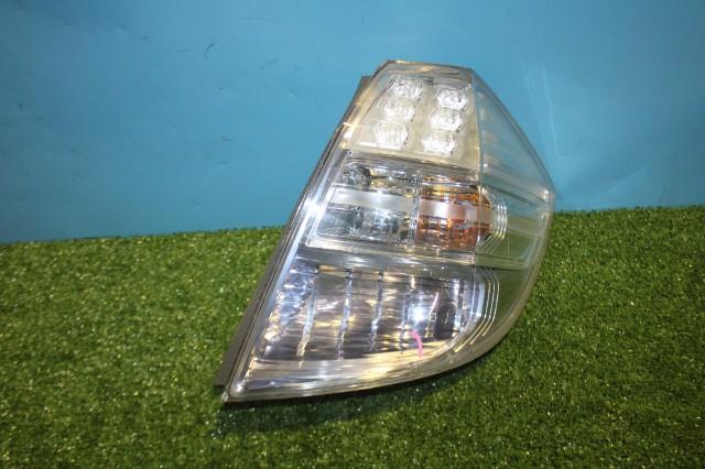 【中古】中古部品 フィット GP1 右ﾃｰﾙﾗﾝﾌﾟ 【3330950100-000045300815500】