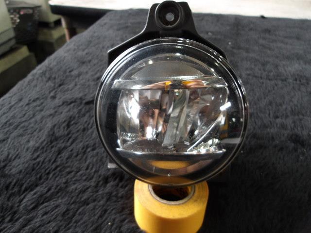 【中古】中古部品 ムーヴ LA160S 右ﾌｫｸﾞﾗﾝﾌﾟ 【3340220100-000225035810850】