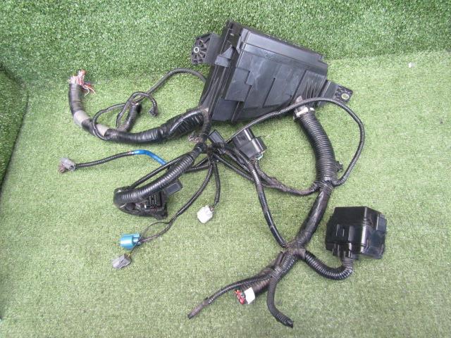 【中古】中古部品 ヴェゼル RU3 ﾋｭｰｽﾞﾎﾞｯｸｽ 【3330200100-230626000067800】