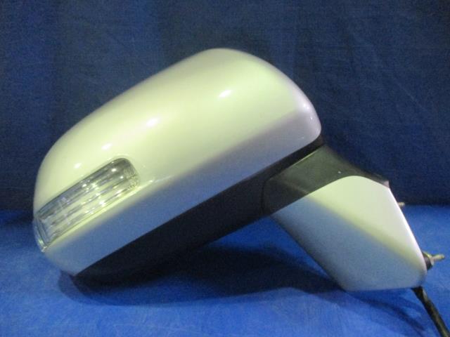 【中古】中古部品 ヴォクシー ZRR70G 右ｻｲﾄﾞﾐﾗｰ 【3310160100-001559481813500】