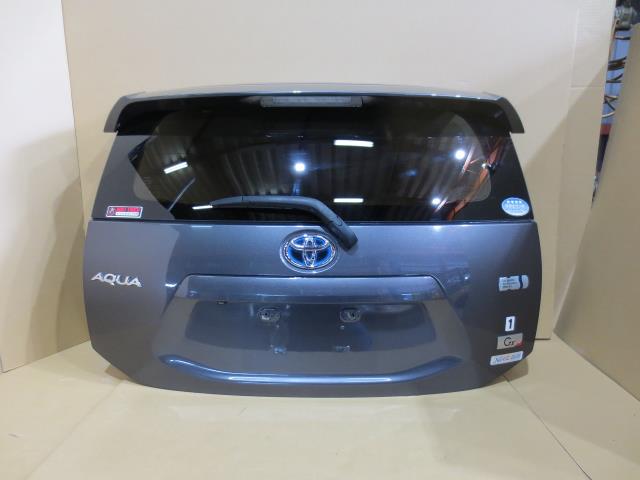 【中古】中古部品 アクア NHP10 ﾊﾞｯｸﾄﾞｱ 【3330460100-000001581315800】