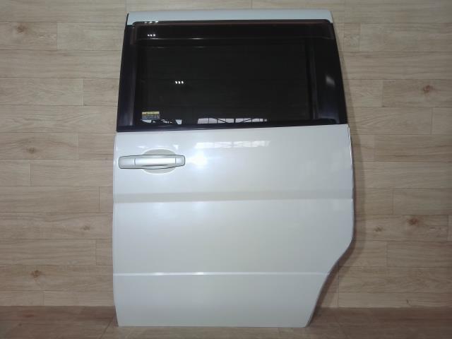 【中古】中古部品 セレナ PC24 左ﾘｱﾄﾞｱ 【3310390100-240619001713400】