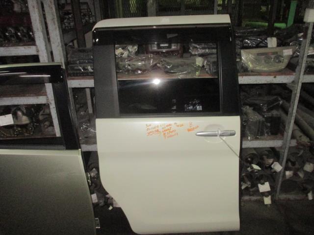 【中古】中古部品 タント LA600S 右ﾘｱﾄﾞｱ 【3310160100-001586859713300】