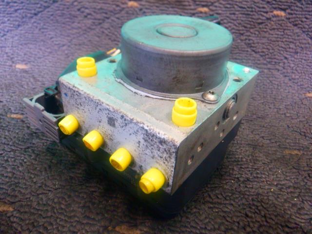 【中古】中古部品 MRワゴン MF33S ABSアクチュエーター 【3340140100-000024127742500】|e-cleマート
