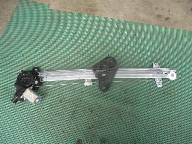 【中古】中古部品 フィット GK3 右ﾌﾛﾝﾄﾄﾞｱﾚｷﾞｭﾚｰﾀ･ﾓｰﾀｰ 【3310190100-000233010913120】
