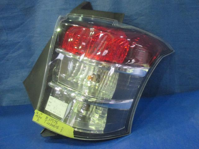 【中古】中古部品 ｉＱ KGJ10 右ﾃｰﾙﾗﾝﾌﾟ 【3310160100-001613125115500】