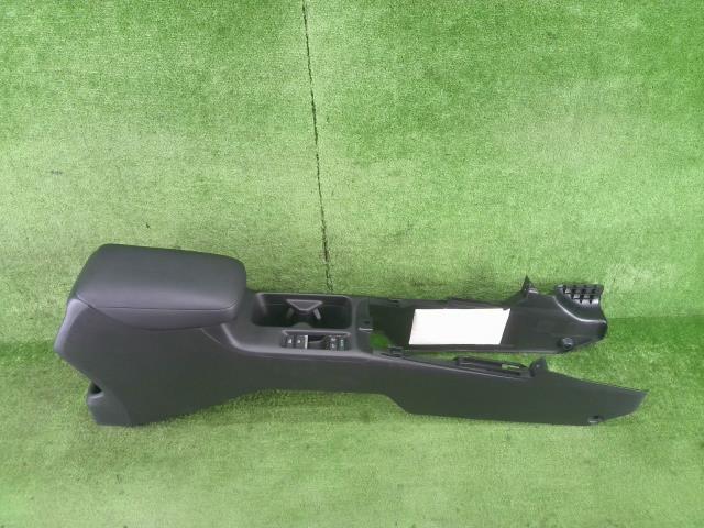 【中古】中古部品 ヴェゼル RV3 ｺﾝｿｰﾙﾎﾞｯｸｽ 【3330990100-240603000477100】｜e-cleマート