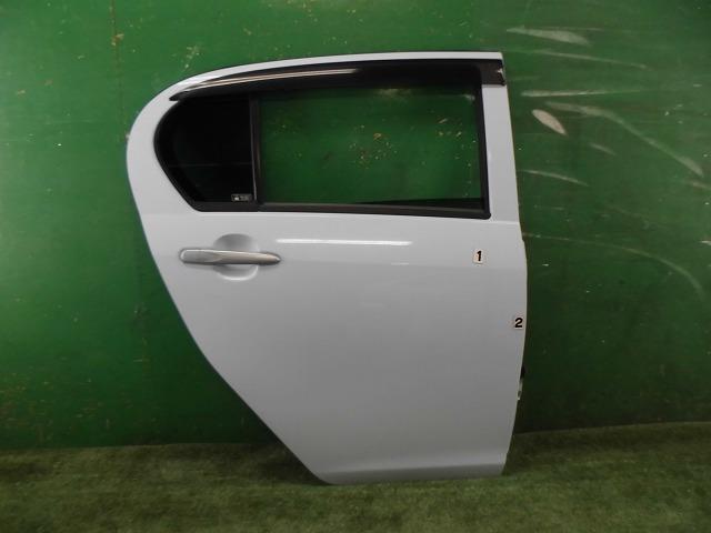 【中古】中古部品 ミライース LA300S 右ﾘｱﾄﾞｱ 【3330150100-000024321313300】 12,441円