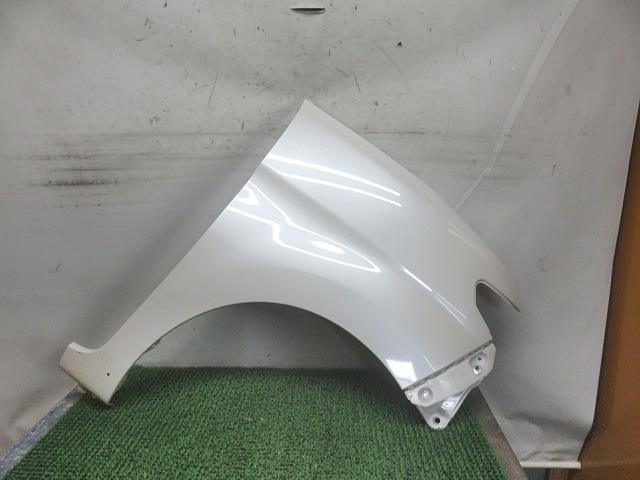 【中古】中古部品 タント L385S 右ﾌﾛﾝﾄﾌｪﾝﾀﾞｰ 【3330380100-000036020410600】