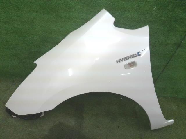 【中古】中古部品 プリウス NHW20 左ﾌﾛﾝﾄﾌｪﾝﾀﾞｰ 【3310540000-000024197610700】