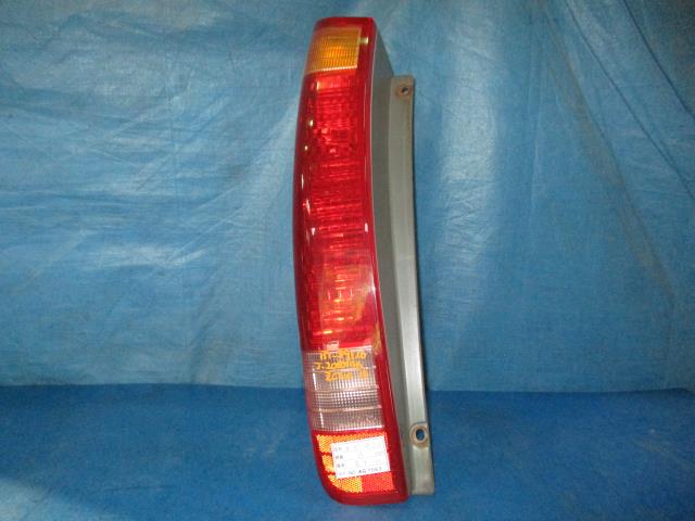 【中古】中古部品 オーパ ZCT10 左ﾃｰﾙﾗﾝﾌﾟ 【3310160100-001673634115600】