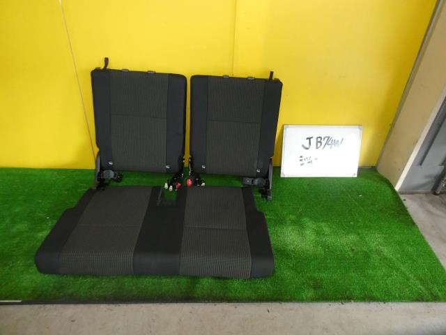 【中古】中古部品 ジムニーシエラ JB74W リアシート 【3331010600-240531000470800】|e-cleマート