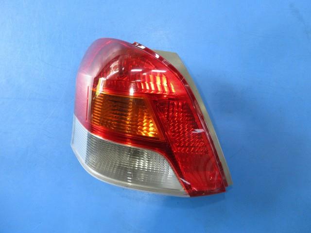 【中古】中古部品 ヴィッツ KSP90 左ﾃｰﾙﾗﾝﾌﾟ 【3310590000-000007837215600】