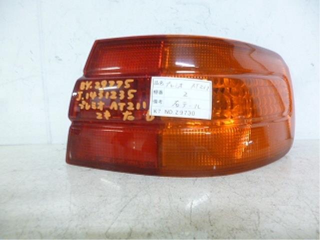 【中古】中古部品 コロナプレミオ AT211 右ﾃｰﾙﾗﾝﾌﾟ 【3310160100-001108312315500】